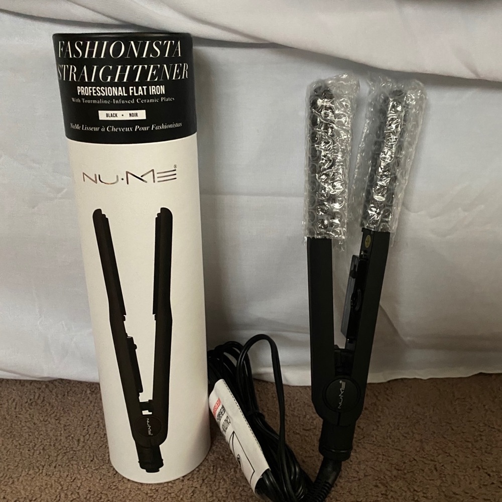 NEVER USED Nume professional straightener